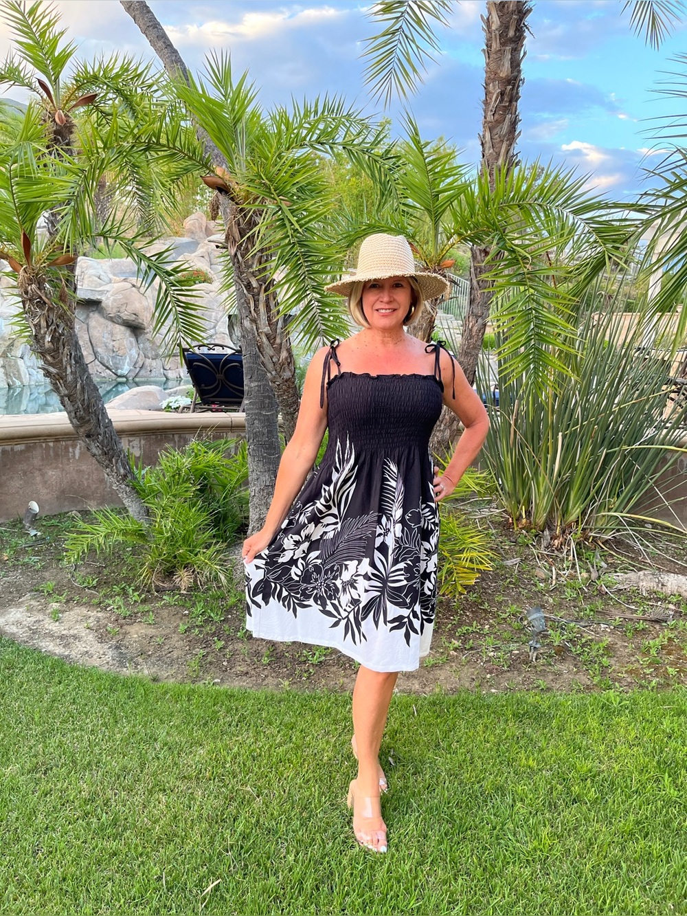 Tropical Black & White Smocked Sundress
Ties at shoulders, 
100% Rayon
SZ M